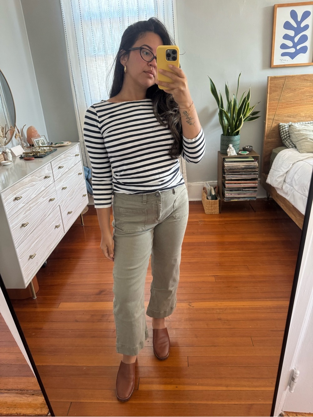 Women’s Casual Straight Crop Pants in Olive
